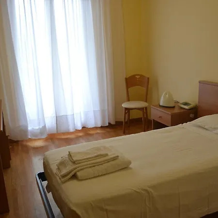 Casa Per Ferie Enam 3*